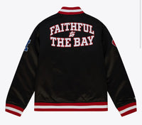 Load image into Gallery viewer, Mitchell &amp; Ness Men&#39;s Black San Francisco 49ers Football Heavyweight Satin Jacket

