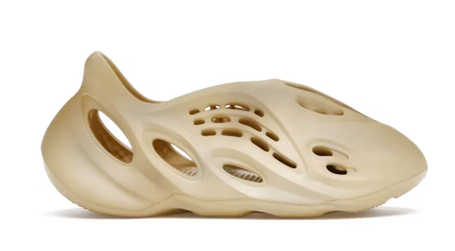 靴 yzy foam rnr sand Adidas Yeezy Foam RNR Desert Sand | Redwood Sole