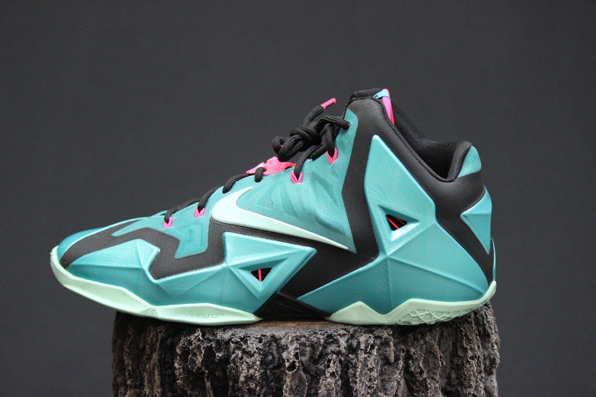 Nike Lebron XI Southbeach Sneakers Redwood Sole