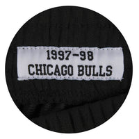 Load image into Gallery viewer, Mitchell &amp; Ness Swingman Shorts Chicago Bulls Alternate 1997-98
